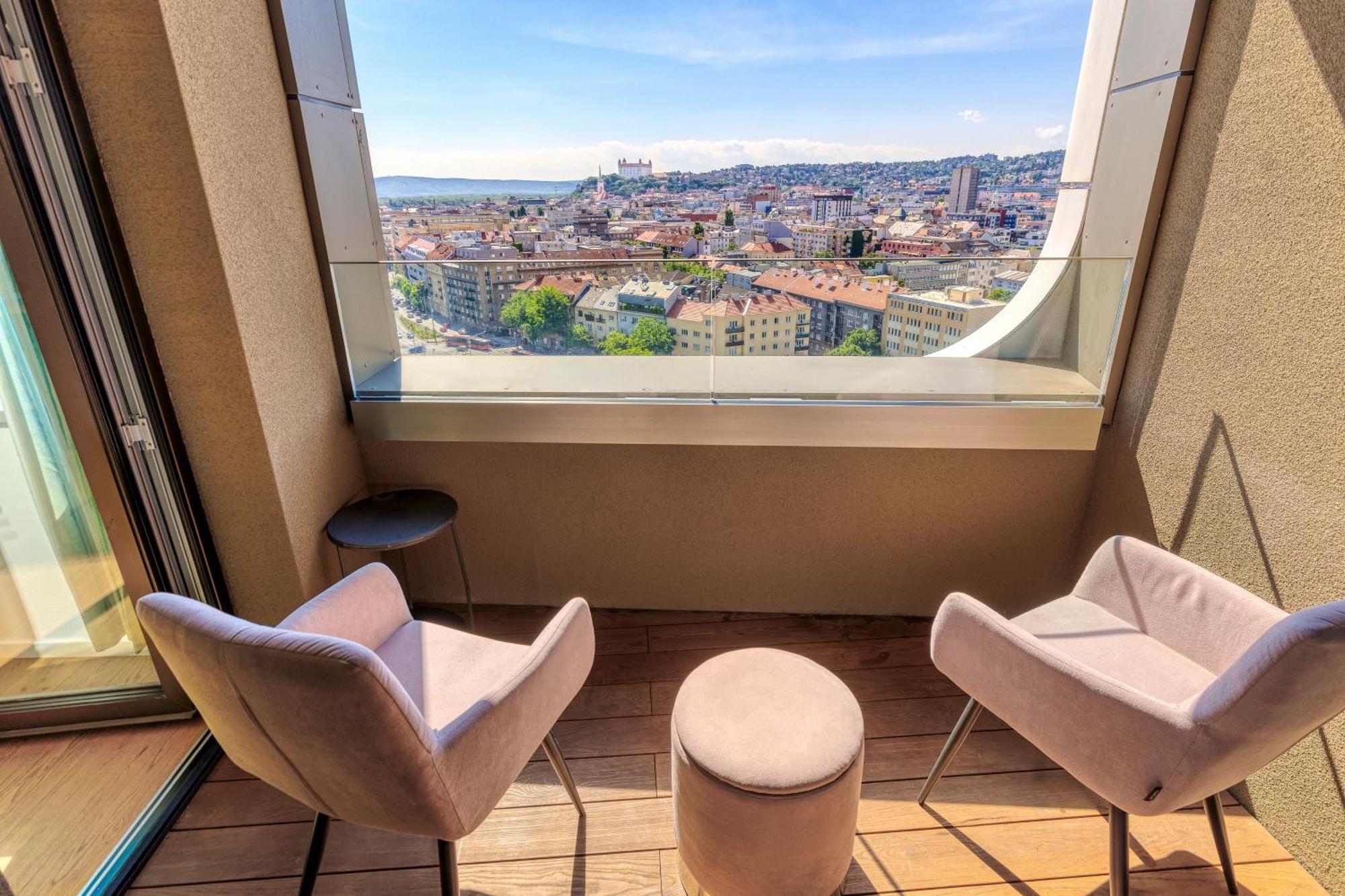 Sky Park 1 - Luxurious #Instaworthy Apartment In Downtown City Center With Included Parking, Best Address In Town Bratislava Esterno foto