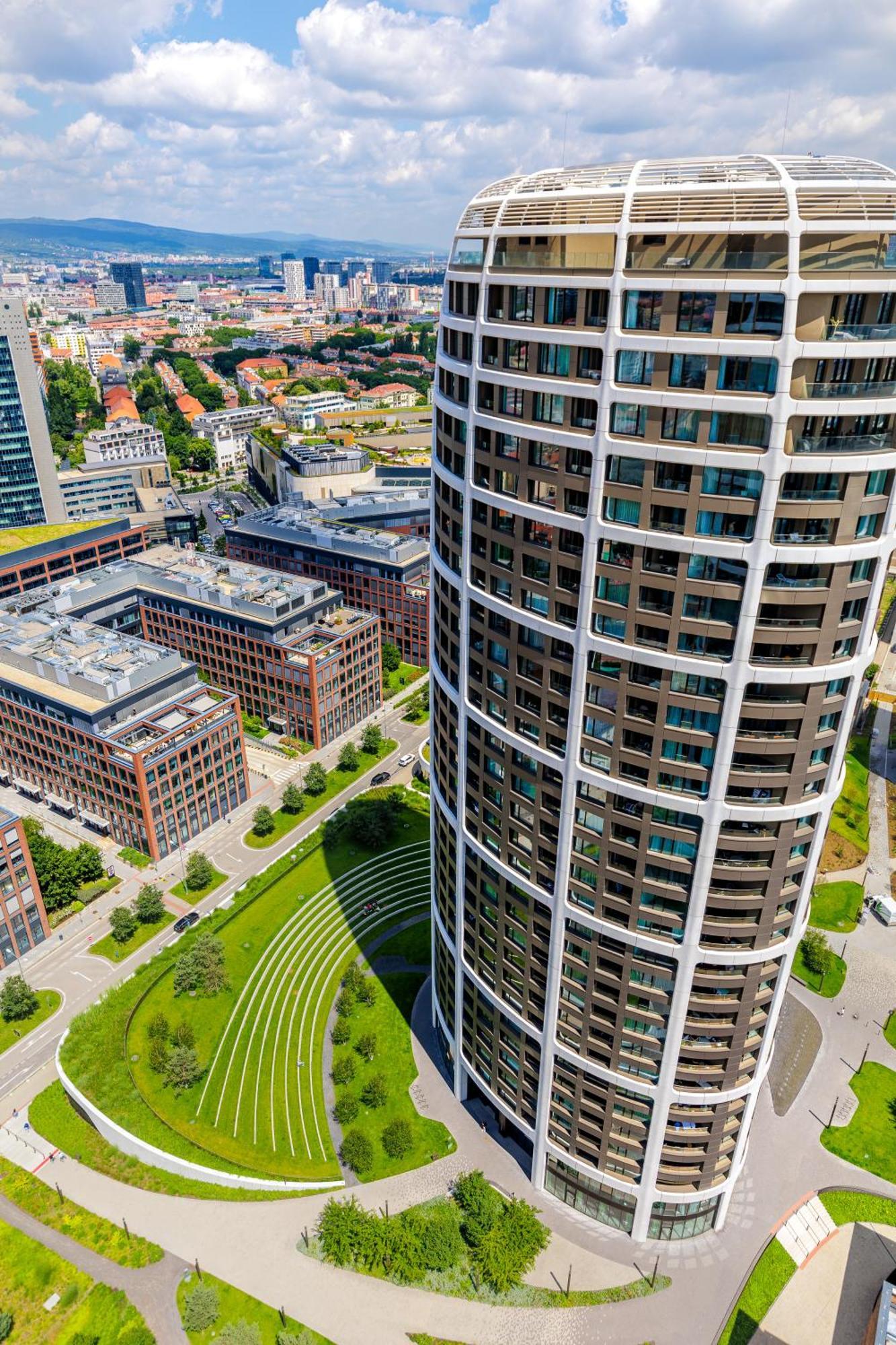 Sky Park 1 - Luxurious #Instaworthy Apartment In Downtown City Center With Included Parking, Best Address In Town Bratislava Esterno foto